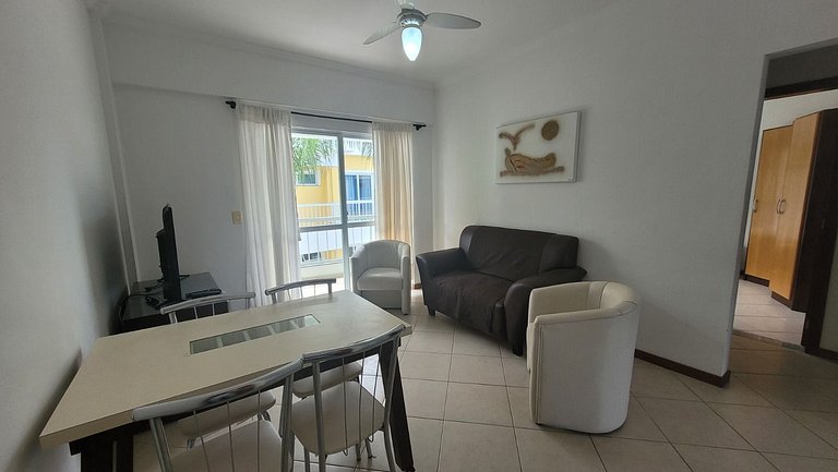 B915 - Apartamento 2 quartos em cond. com piscina