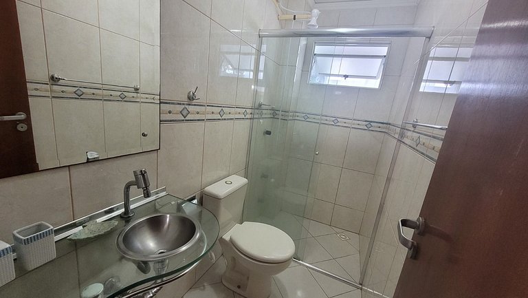 B915 - Apartamento 2 quartos em cond. com piscina