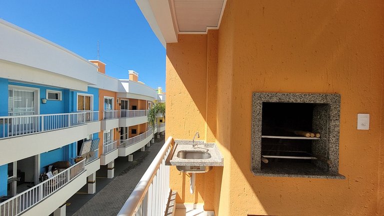 B913 - Apto para 06 pessoas em Bombinhas + piscina