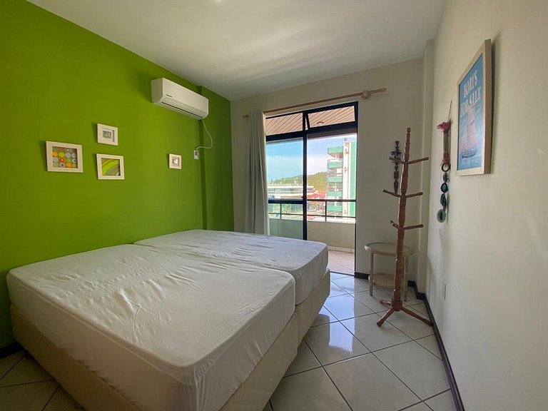 Apto 2 quartos com sacada/churrasqueira com vista para o mar