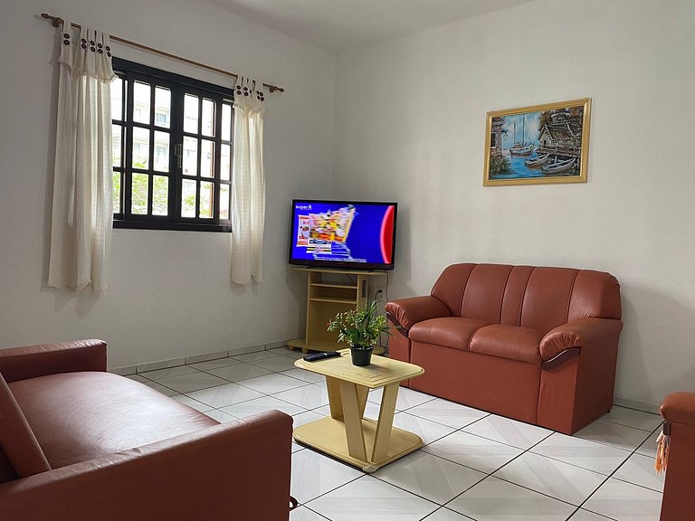 B319 - Sobrado c/ 3 dormitórios a 200m da praia de Bombas