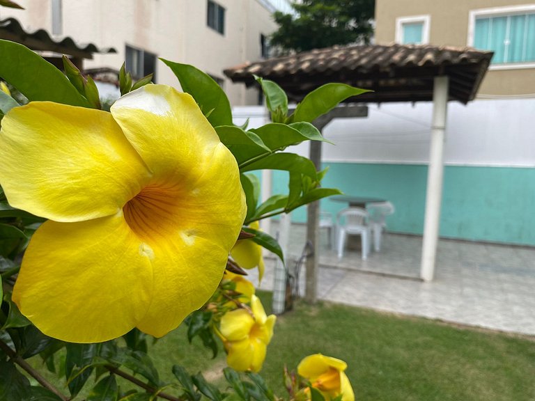 B319 - Sobrado c/ 3 dormitórios a 200m da praia de Bombas