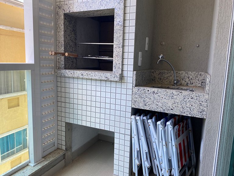 apto com mobília nova de 2 quartos perto do mar em Bombinhas