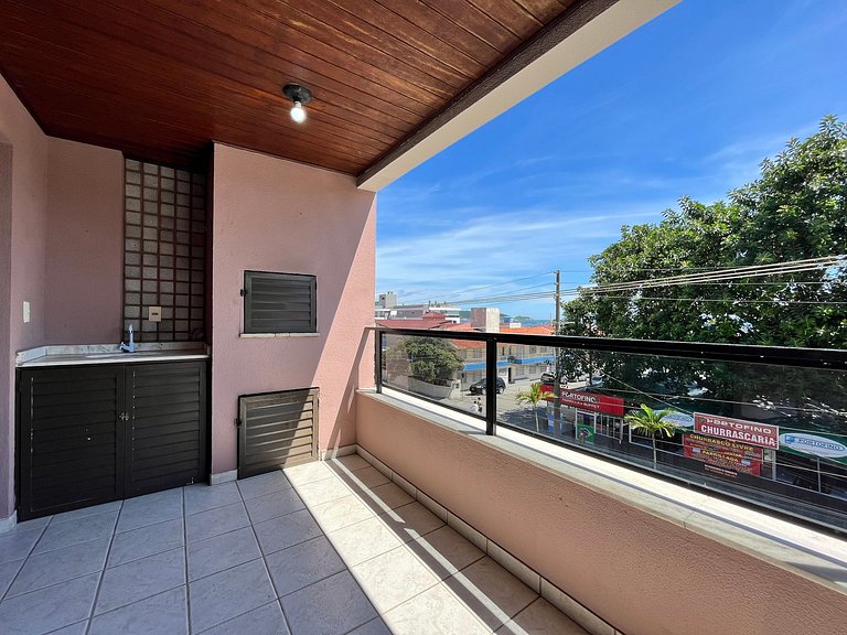B481 Apto 3 quartos frente para avenida 8 pessoas
