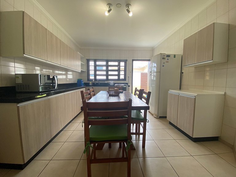 B958 - Casa de praia com 3 quartos em Bombinhas SC