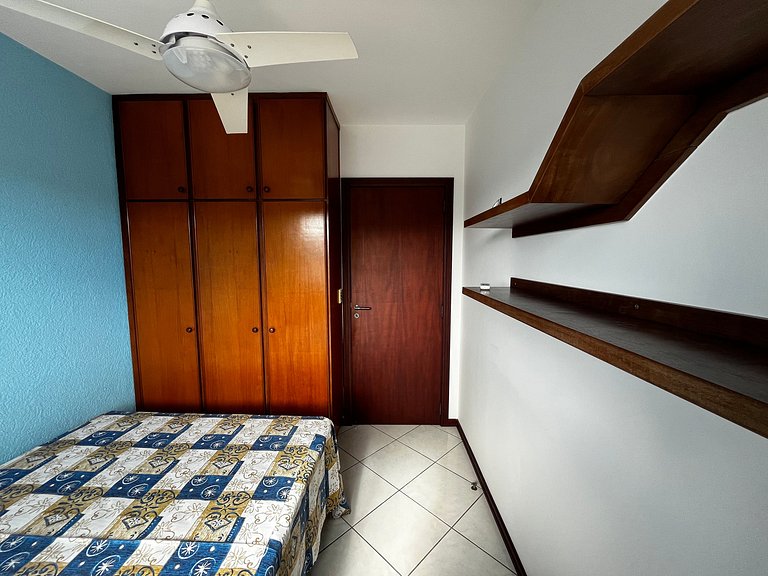 Amplo apto 3 quartos de frente para avenida com vista mar !!