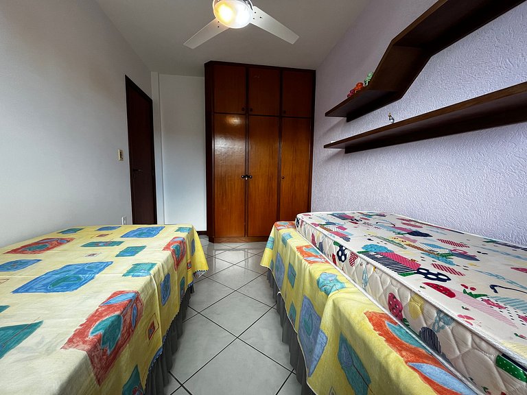 Amplo apto 3 quartos de frente para avenida com vista mar !!