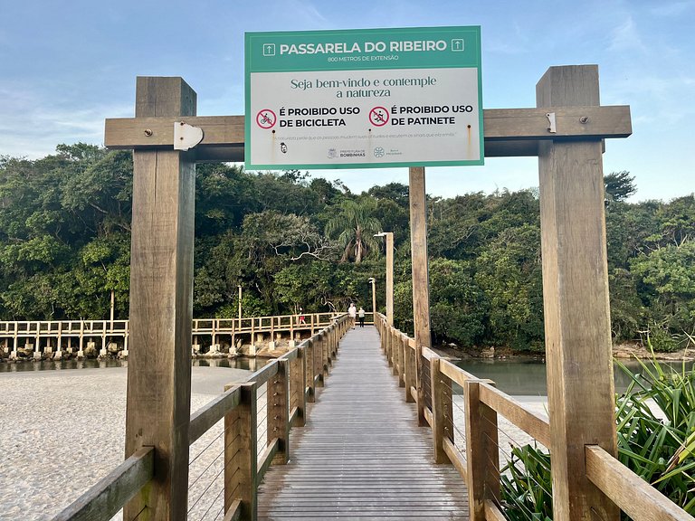Apto 2 quartos com sacada/churrasqueira com vista para o mar