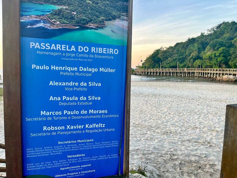 Grande cobertura sob a avenida com 5 quartos e vista do mar!
