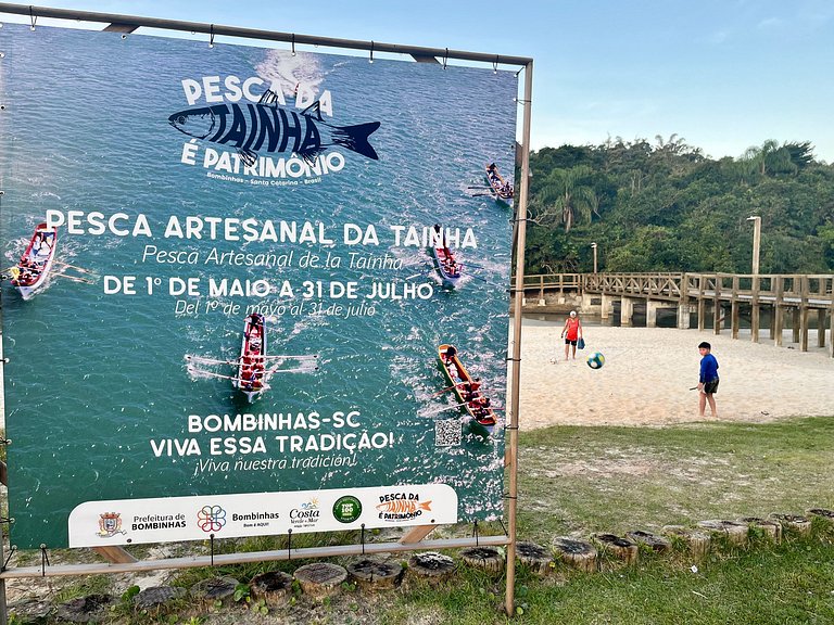 Grande cobertura sob a avenida com 5 quartos e vista do mar!