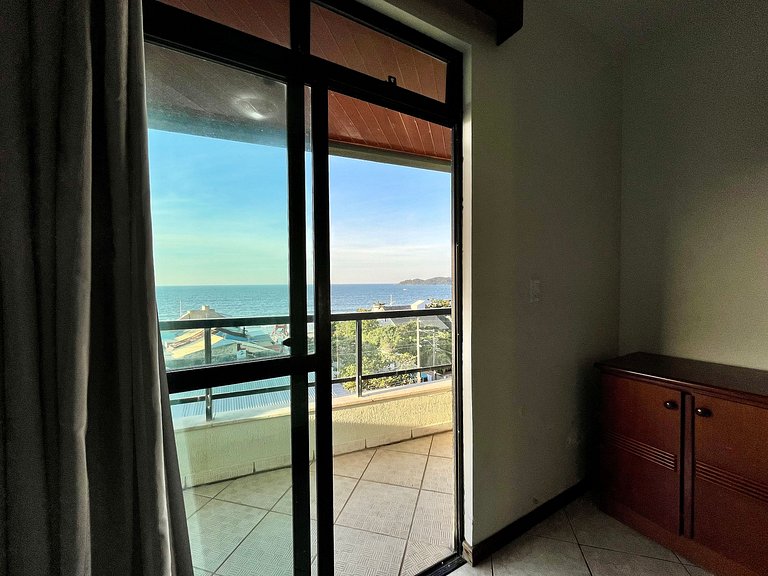 Grande cobertura sob a avenida com 5 quartos e vista do mar!