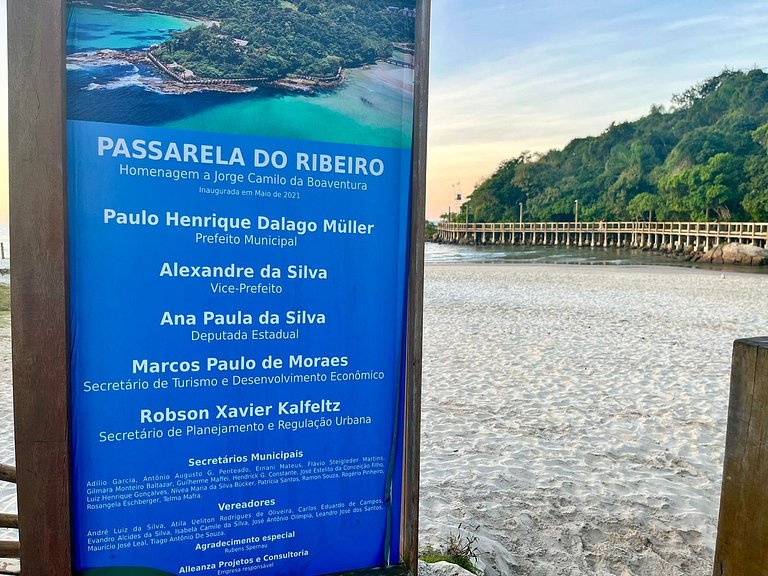 Amplo apto 3 quartos de frente para avenida com vista mar !!