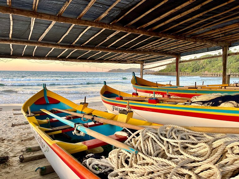 apto com mobília nova de 2 quartos perto do mar em Bombinhas