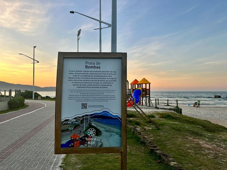 B319 - Sobrado c/ 3 dormitórios a 200m da praia de Bombas