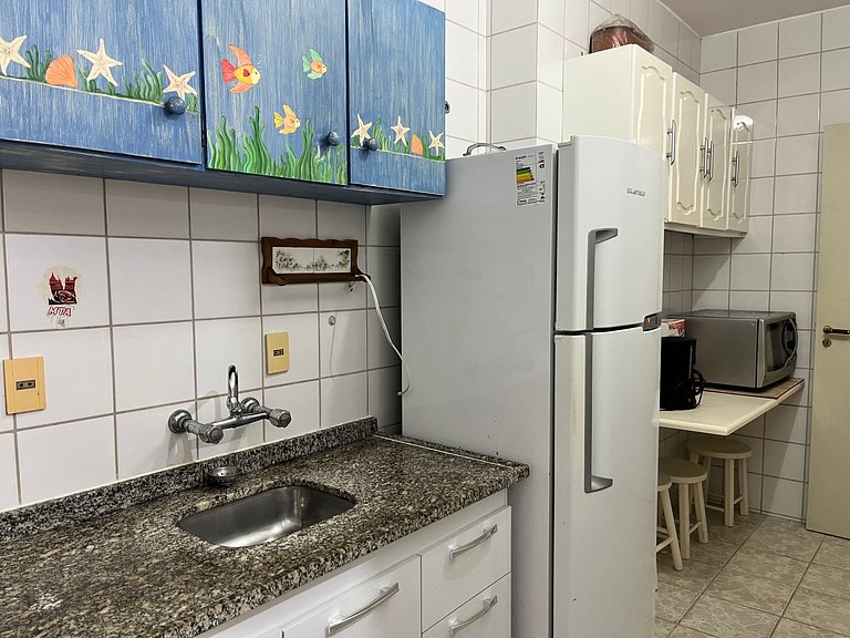 B124-Apto econômico de 1 quarto prédio sob Avenida