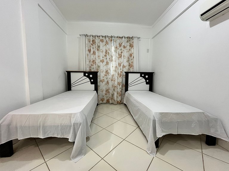 B163 - Apartamento em Bombas para 05 pessoas