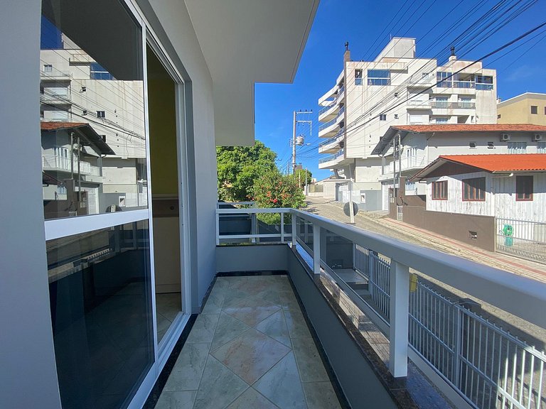B149 - Ampla casa no centro de Bombinhas - SC