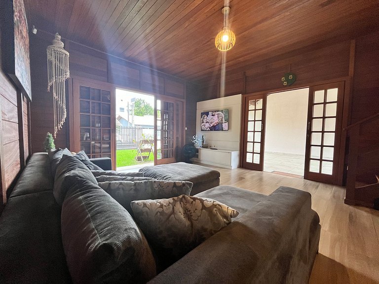 B167 - Casa de Alto Padrão com Piscina Privativa e Espaço Go