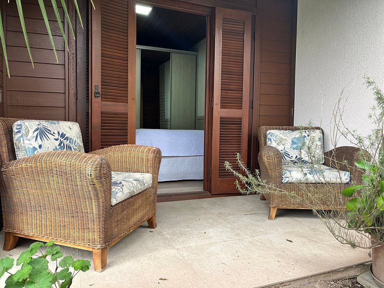 B167 - Casa de Alto Padrão com Piscina Privativa e Espaço Go
