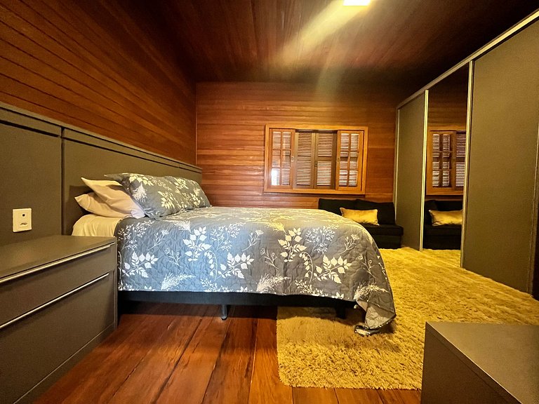 B167 - Casa de Alto Padrão com Piscina Privativa e Espaço Go