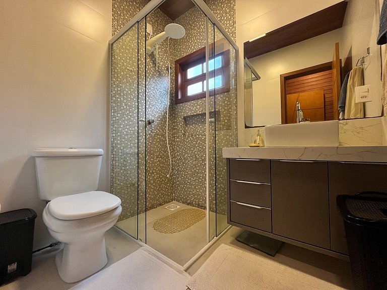 B167 - Casa de Alto Padrão com Piscina Privativa e Espaço Go