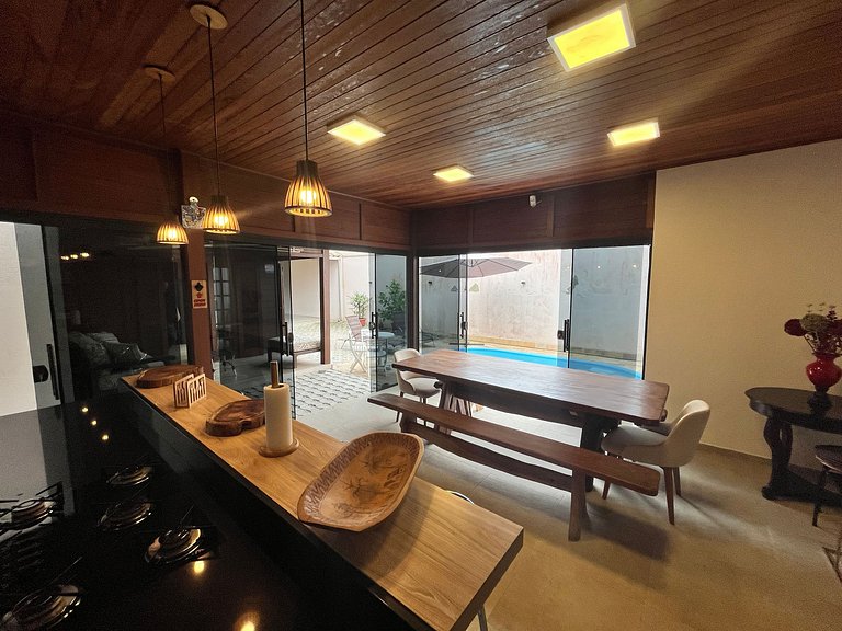 B167 - Casa de Alto Padrão com Piscina Privativa e Espaço Go