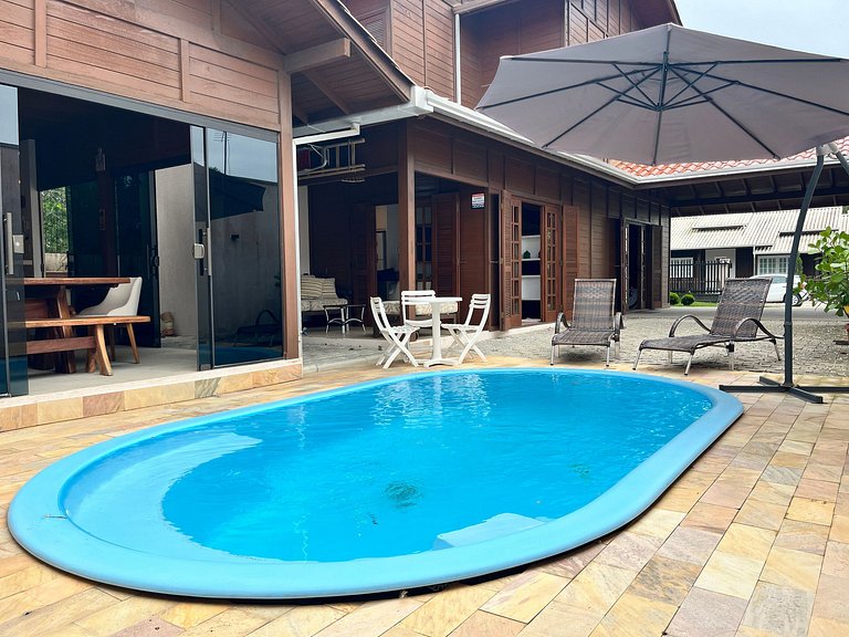 B167 - Casa de Alto Padrão com Piscina Privativa e Espaço Go