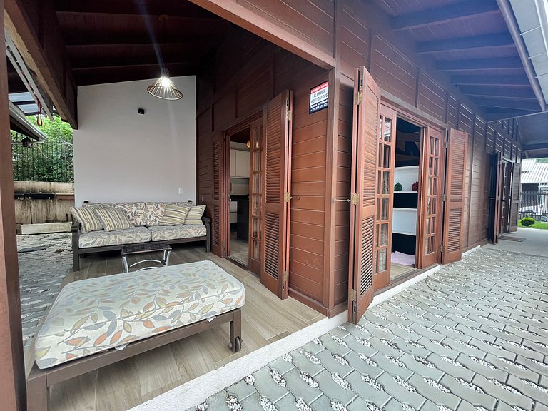 B167 - Casa de Alto Padrão com Piscina Privativa e Espaço Go