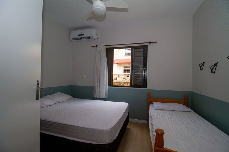 B236- Triplex em Bombas perto do Mar pra 8 pessoas