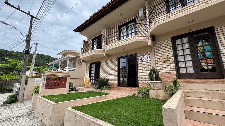 B236- Triplex em Bombas perto do Mar pra 8 pessoas