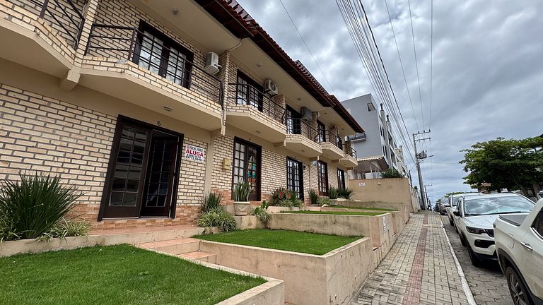 B236- Triplex em Bombas perto do Mar pra 8 pessoas